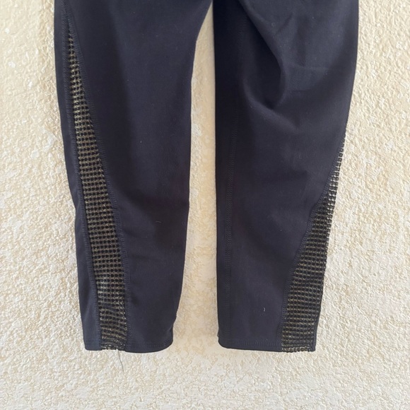 Black Mesh Panel High-Waisted Leggings - Picture 5 of 9